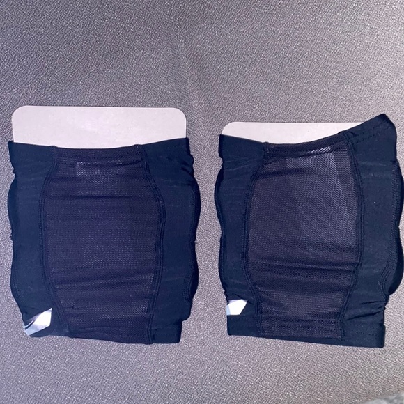Brand New Black Nike Volleyball Kneepads - Picture 2 of 4